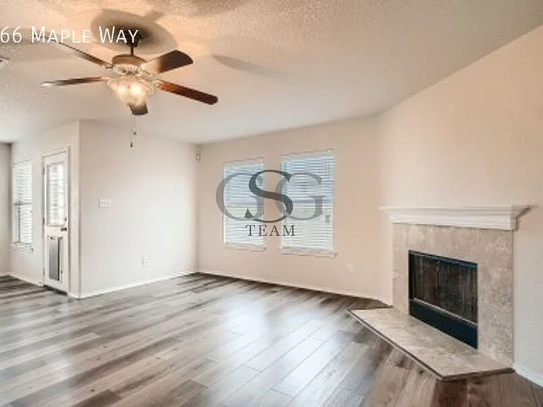 366 Maple Way — Photo 3