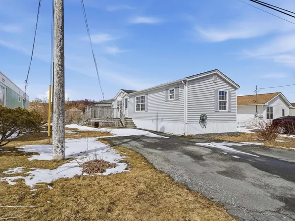 32 Pine St, Eastern Passage, NS B3G 1A9