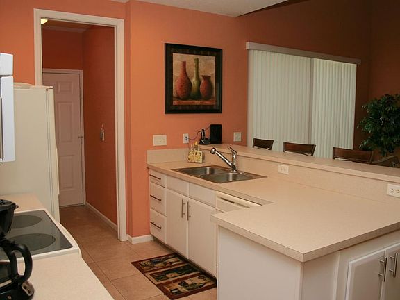 4th image of 1943 SE Oldsmar Dr