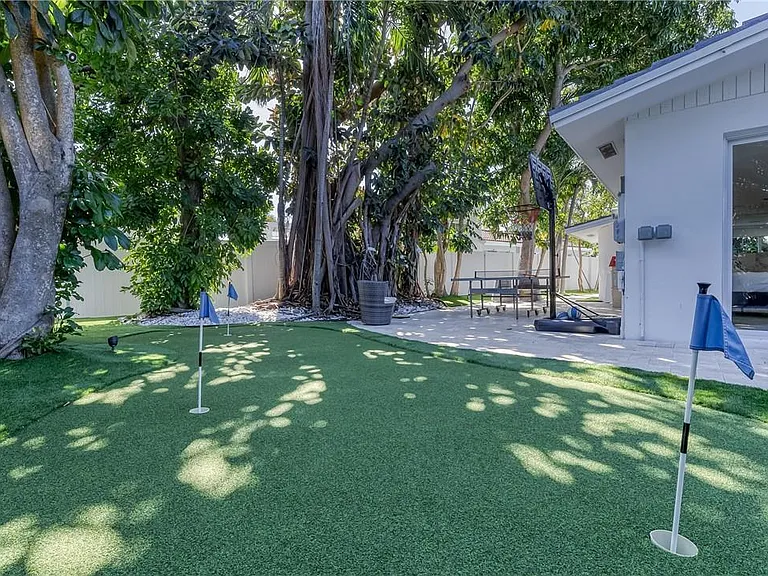 1800 SE Admirals Way — Photo 49