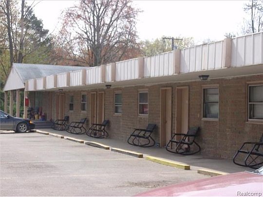 2nd image of 4495 W Grand River Ave