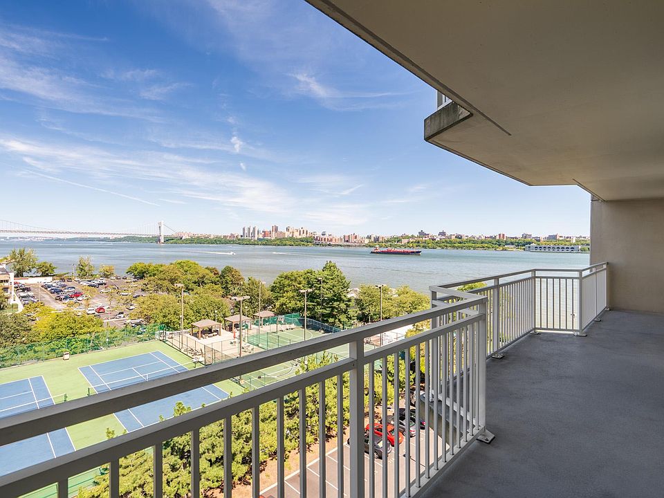 Admirals Walk - Mid Rise Full amenities luxury complex conveniently located in Edgewater, New Jersey