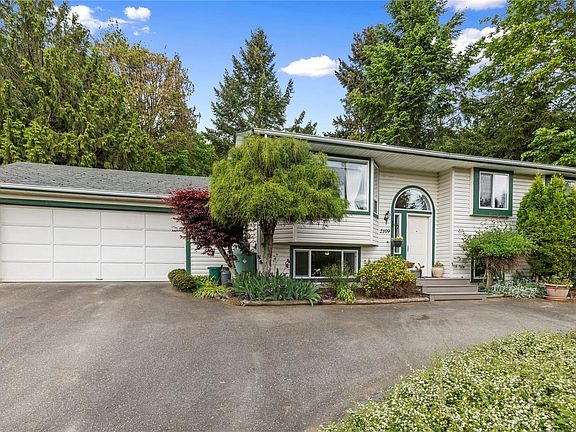 2nd image of 2109 Lakeside Dr