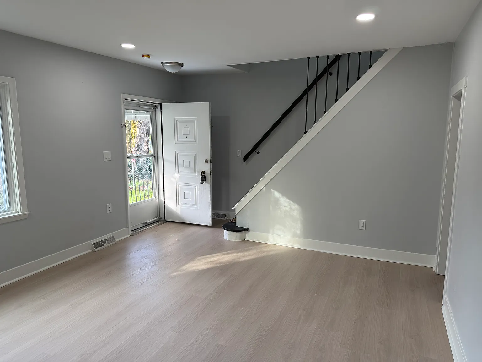 3 bed, 1320 sqft, $1,400 — Photo 3