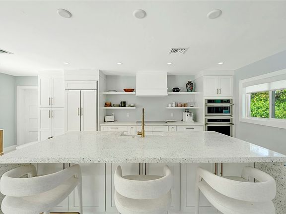 5th image of 406 Indian Lilac Rd