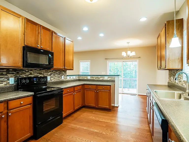 146 Willowbrook Cir — Photo 8