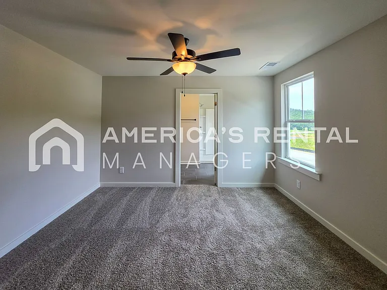 1019 Grand River Blvd W — Photo 43