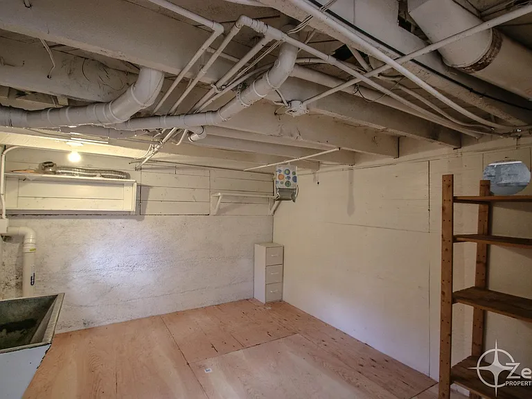 315 W 27th St — Photo 16