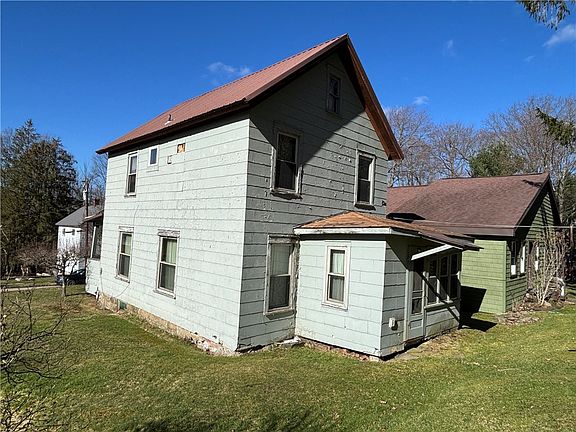 4th image of 526 Janeway St