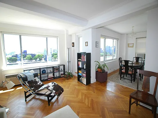 Sold by Sotheby's International Realty | media 11