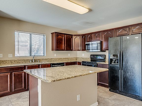 3rd image of 3203 W Santa Cruz Ave