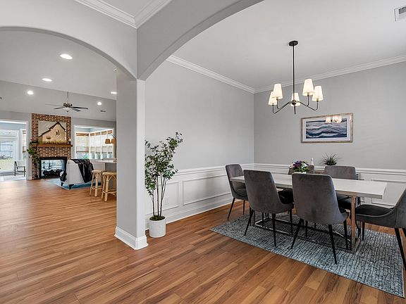 3rd image of 1104 Draycott Rd