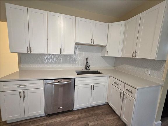 3rd image of 28 Carver St
