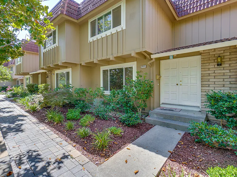 22671 Queens Oak Ct — Photo 42