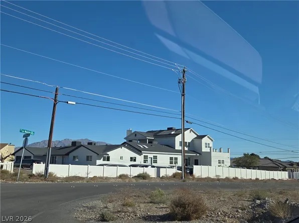 5724 N Grand Canyon Dr, Las Vegas, NV 89149
