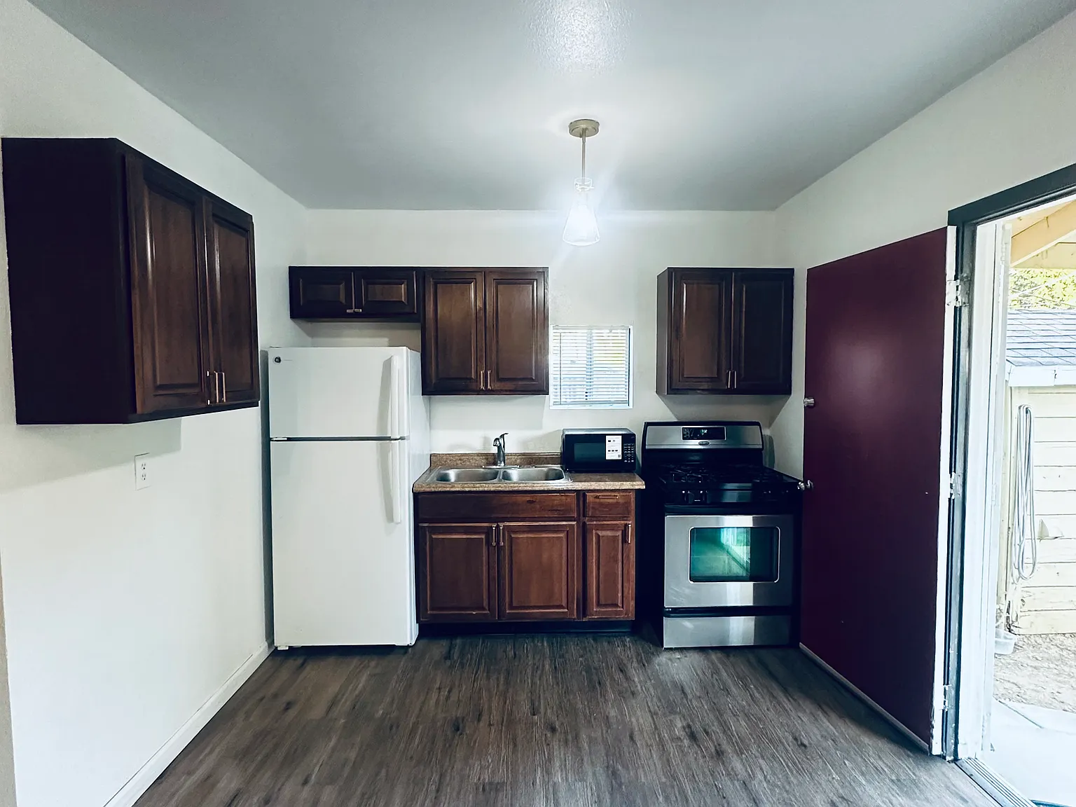 2 bed, 575 sqft, $1,700 — Photo 2
