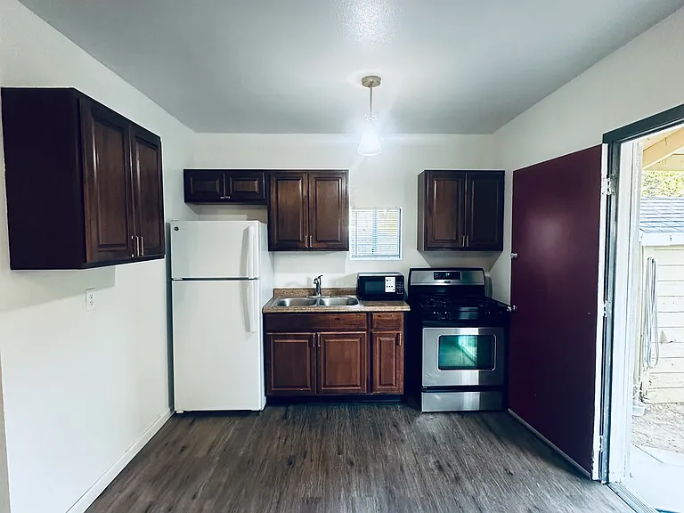 531 Haggin Ave #B — Photo 2