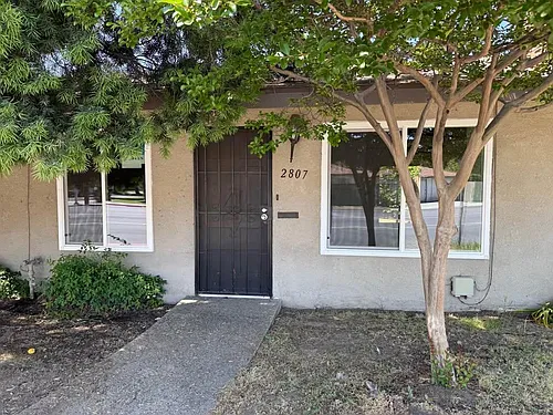2807 N Fresno St #2807 Photo 1