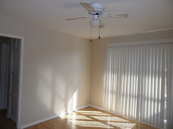 4th image of 210 Twin Oak Ave