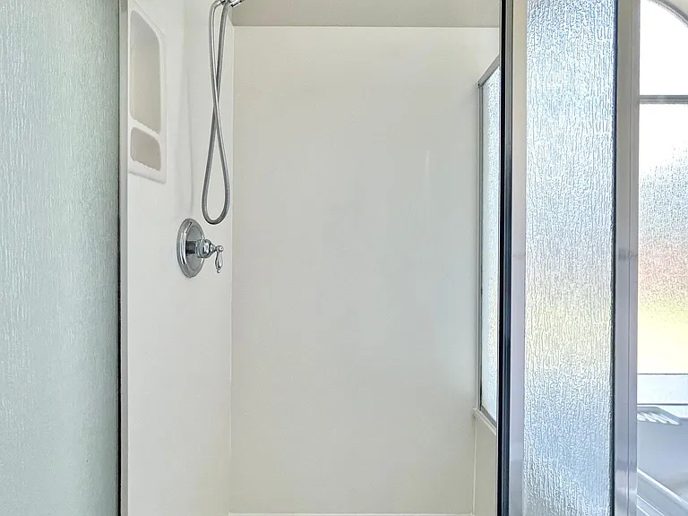 604 Peacock Dr — Photo 50