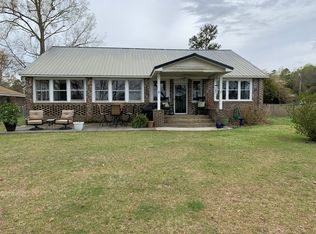 1040 Hallogren St, Summerton, SC 29148