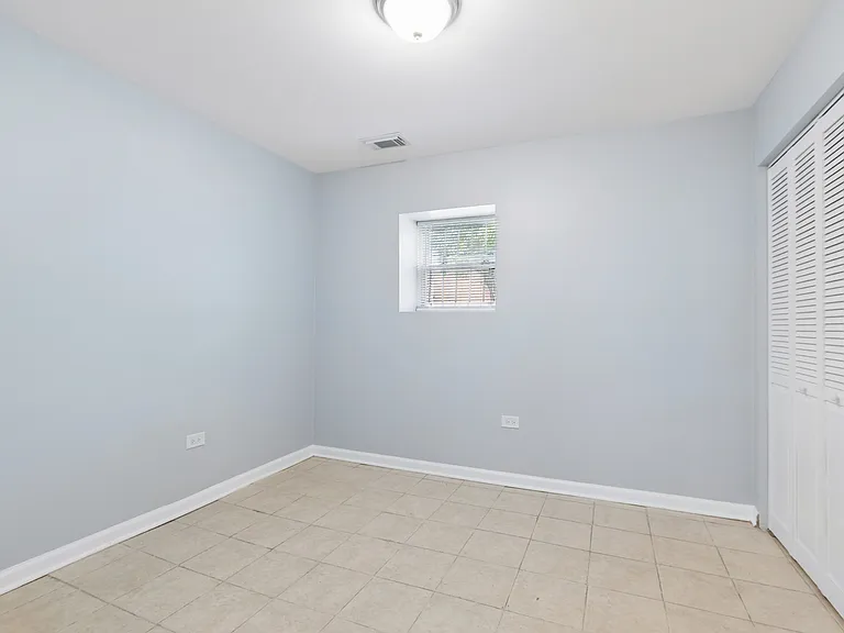 1404 S Hamlin Ave #G — Photo 8