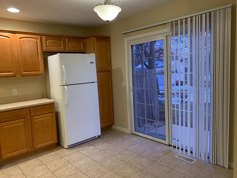 207 N Vine St — Photo 6