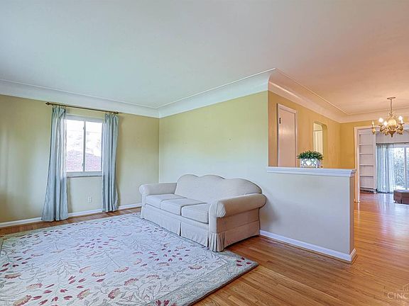 4th image of 181 Ireland Ave