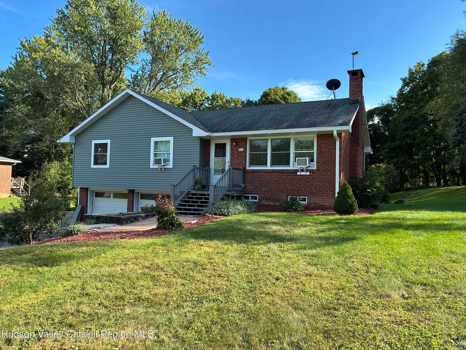 3 bed, 2.0 bath, 1652 sqft, $3,000 — Photo 2