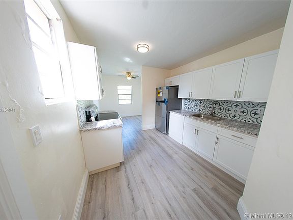 2nd image of 424 NW South River Dr #420