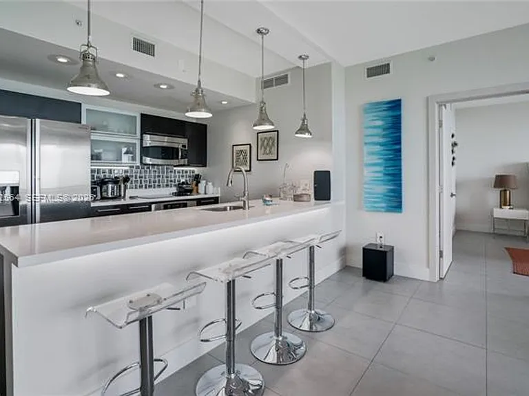 90 SW 3rd St #4308 — Photo 3
