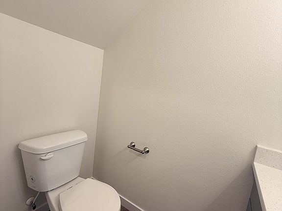 5th image of 505 NW Hillcrest Dr