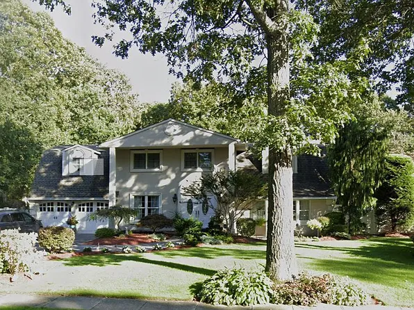 44 Amy Dr, Sayville, NY 11782