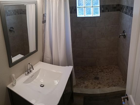 3rd image of 170 E Broadway Ln #B