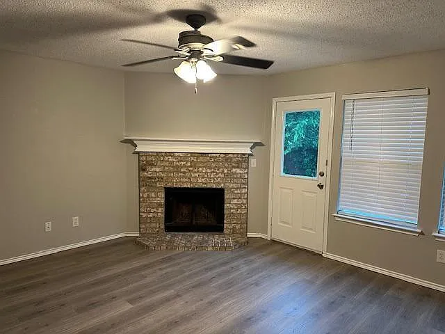 2424 Rolling Ridge Dr — Photo 2