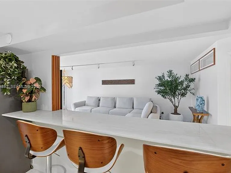 2401 Collins Ave #1406 — Photo 18