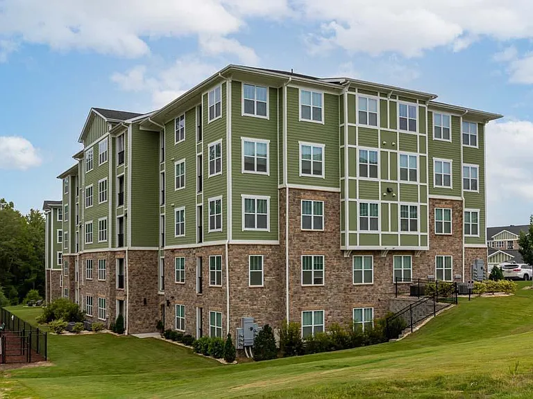 Foxwood Apartments — Photo 182