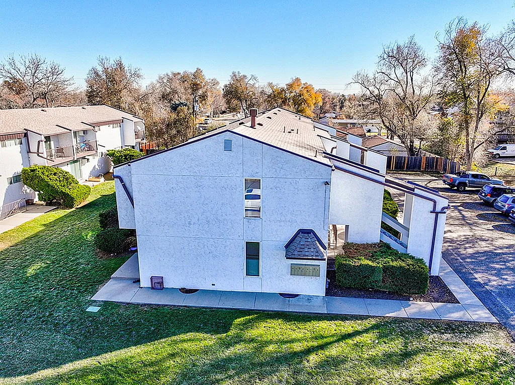 Elk Mountain Apartments — Photo 4