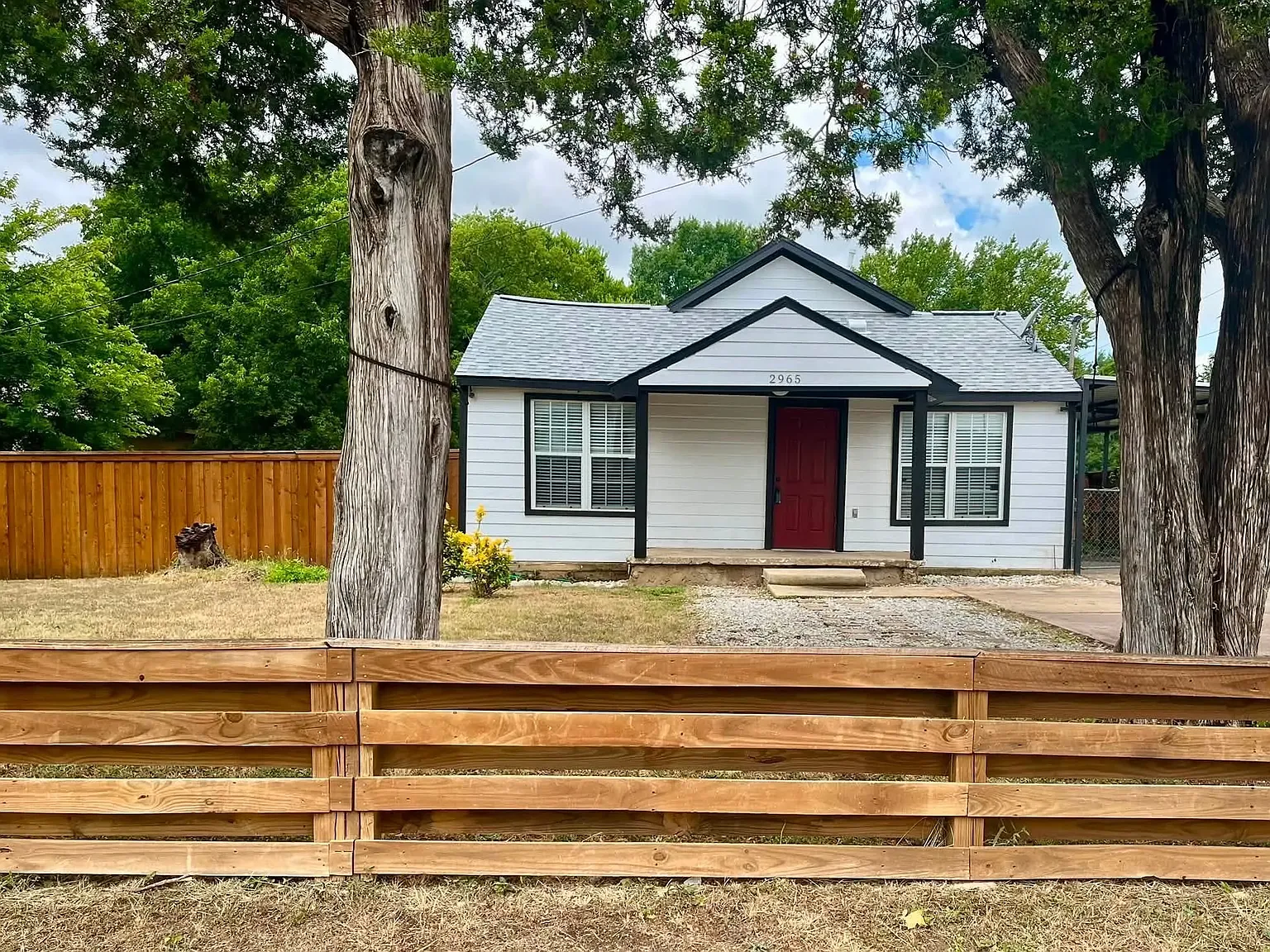 2 bed, 896 sqft, $2,000 — Photo 1