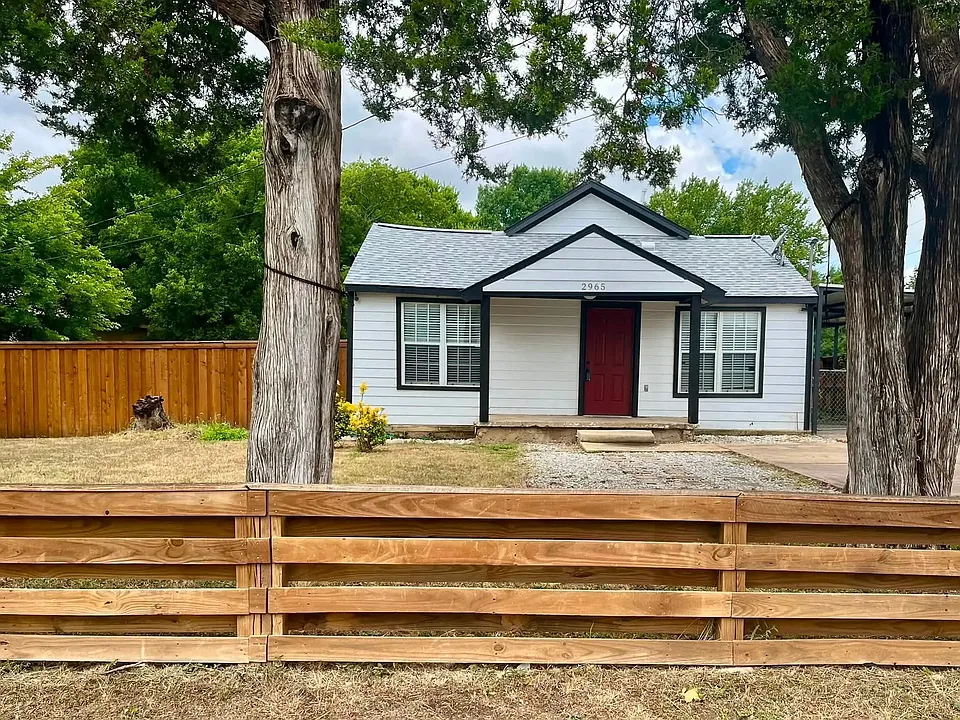 2965 Clovis Ave