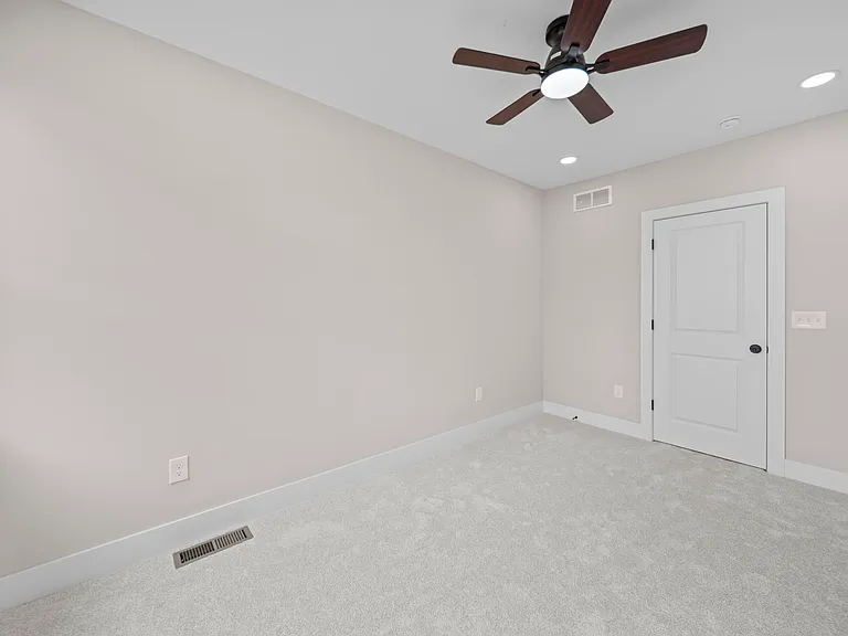 2589 Dayton Ave — Photo 40