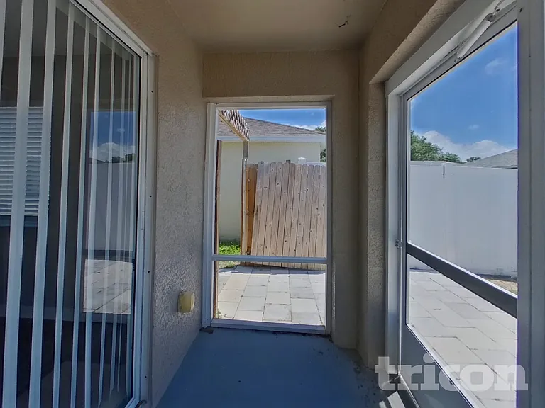 11749 Lynmoor Dr — Photo 14