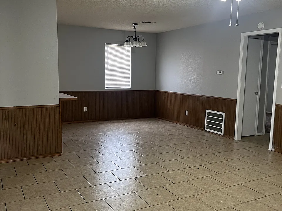 15682 Todd Ln
