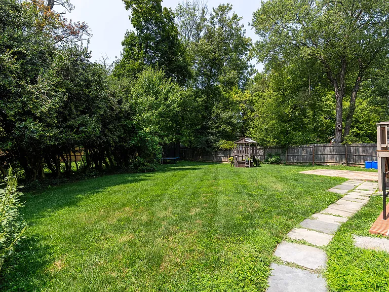9902 Holmhurst Rd — Photo 33