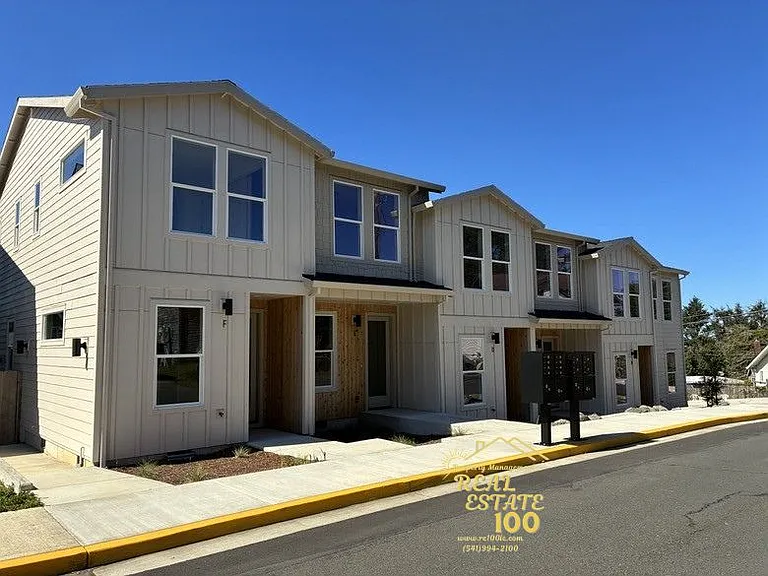 305 SE Port Ave E — Photo 12