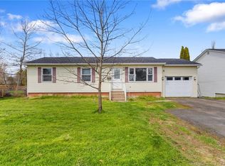 15 Coronation Ct, Oromocto, NB E2V2M9