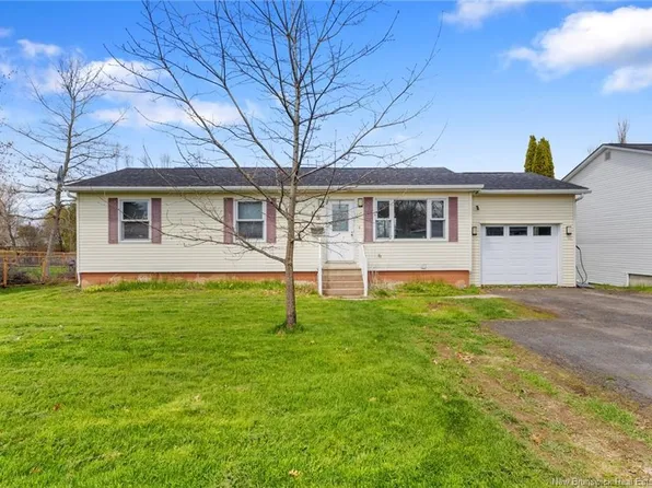 15 Coronation Ct, Oromocto, NB E2V 2M9