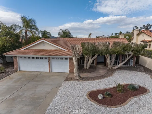 23030 Compass Dr, Canyon Lake, CA 92587