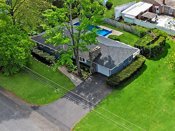 4th image of 12 Guillemette Street