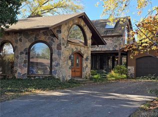 7132 Taylor Rd, Hamburg, NY 14075